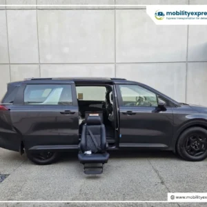 Turny orbit swivel seat